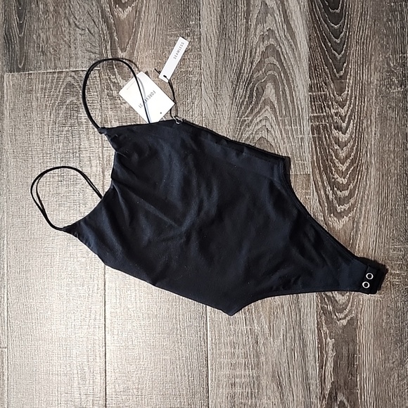Forever 21 Tops - ❄️ Forever 21 seamless Bodysuit ❄️